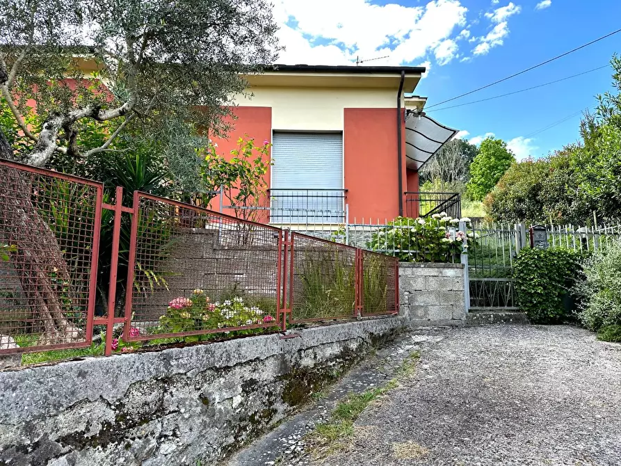 Immagine 22 di Villa in vendita  a Lucca