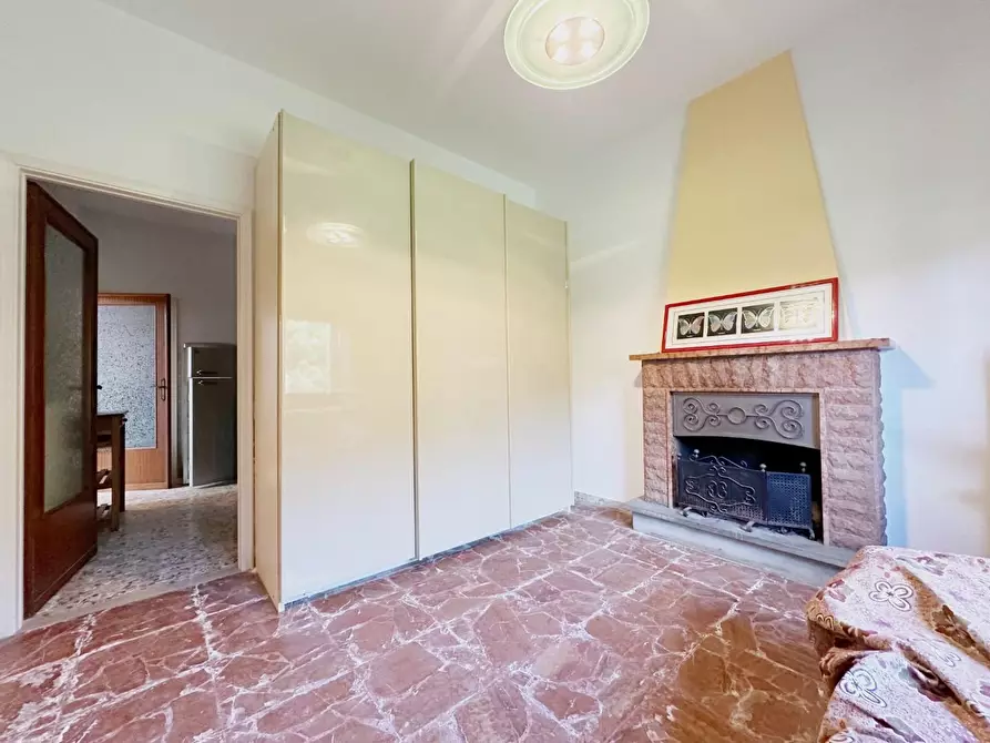 Immagine 5 di Villa in vendita  a Lucca