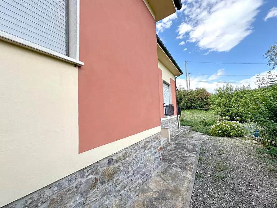 Immagine 17 di Villa in vendita  a Lucca