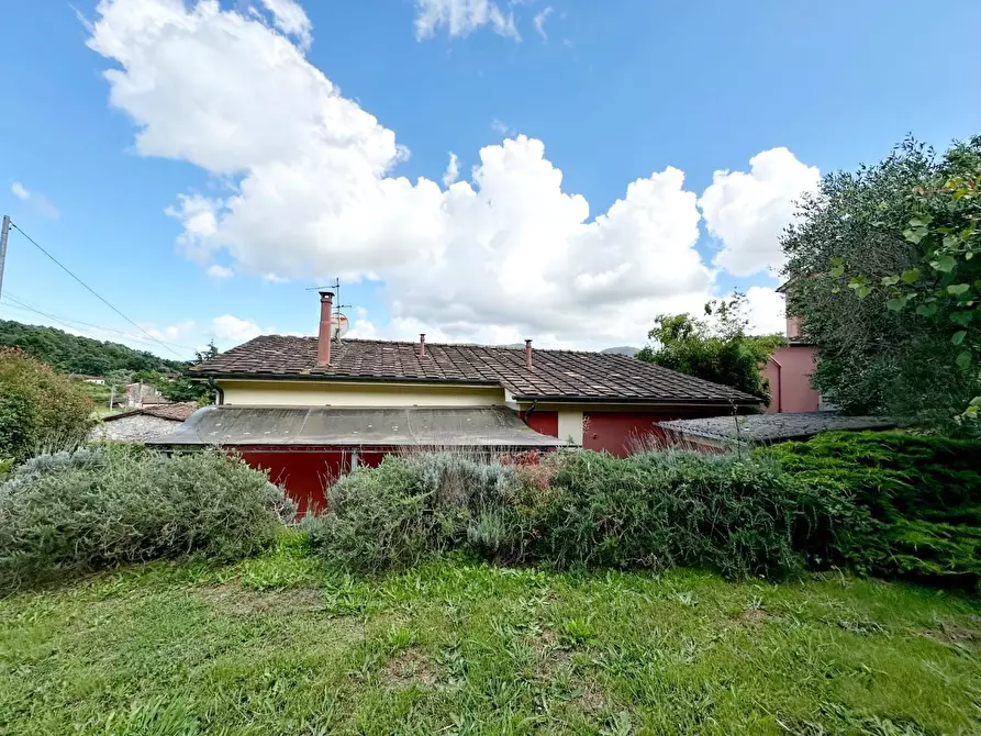 Immagine 21 di Villa in vendita  a Lucca