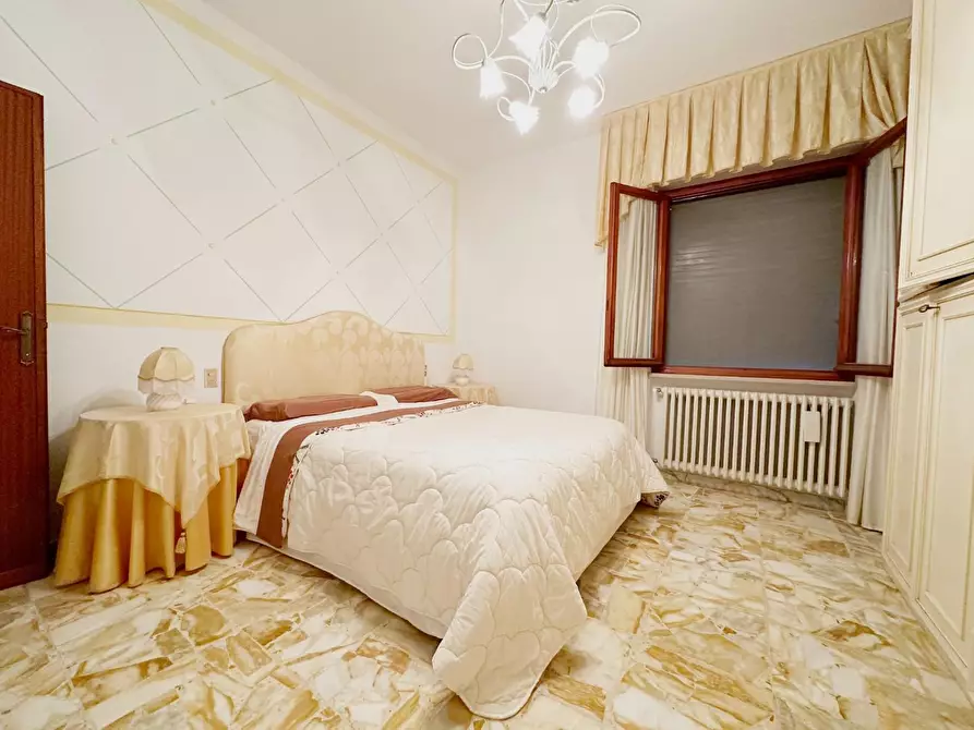 Immagine 8 di Villa in vendita  a Lucca