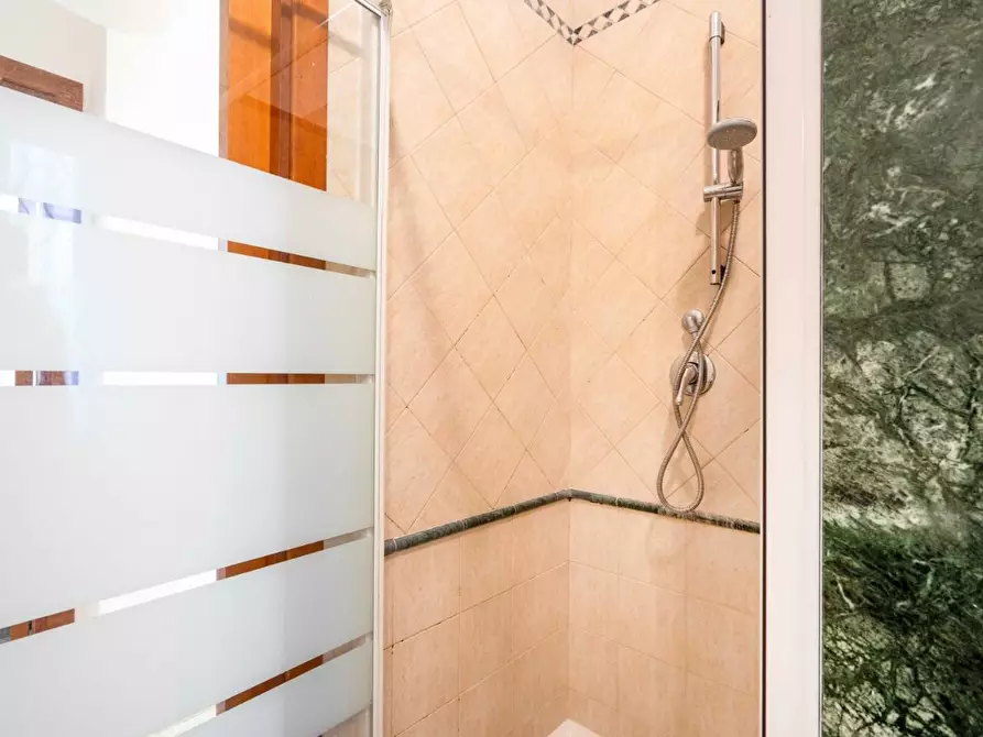 Immagine 28 di Appartamento in vendita  a Bari