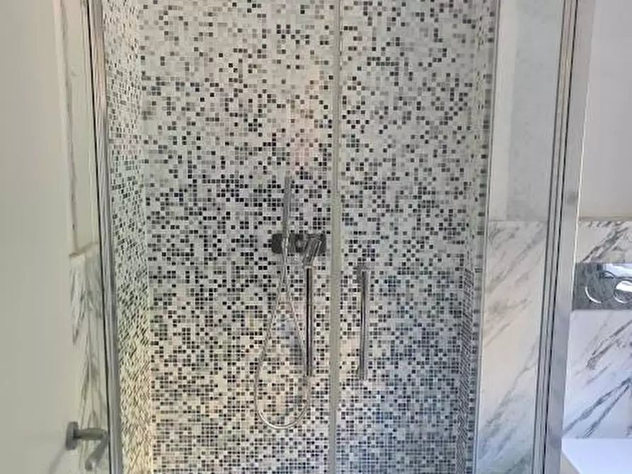 Immagine 19 di Casa semindipendente in vendita  a Carrara