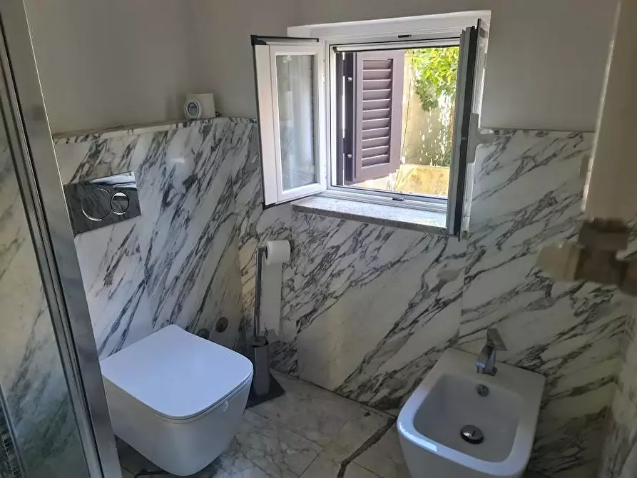 Immagine 10 di Casa semindipendente in vendita  a Carrara