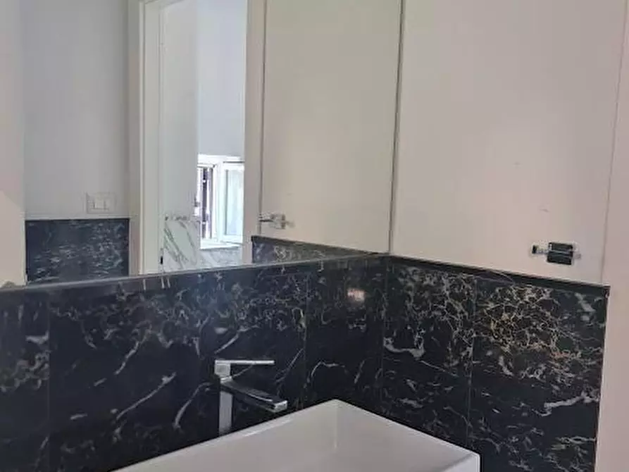 Immagine 9 di Casa semindipendente in vendita  a Carrara