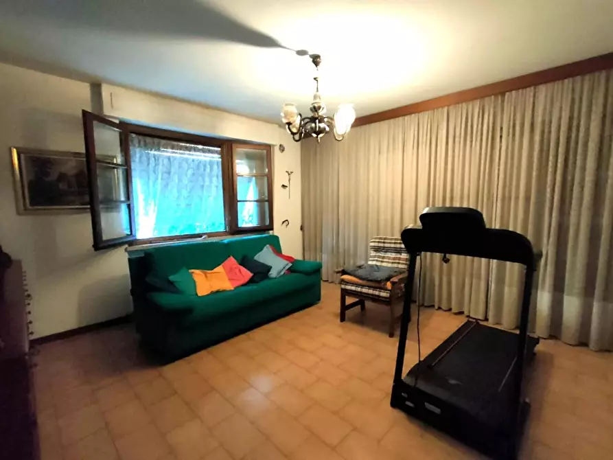 Immagine 10 di Villa in vendita  a Massa