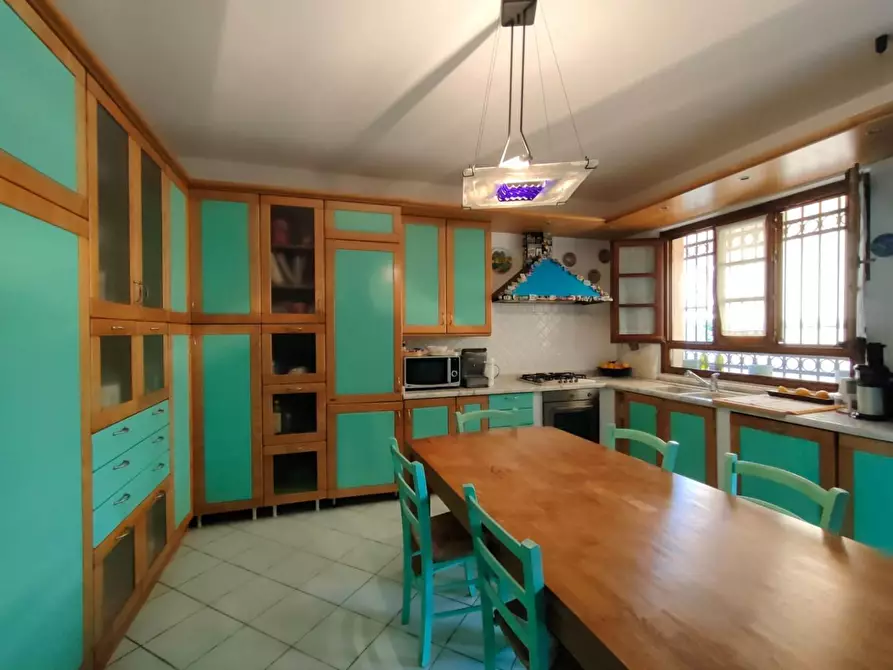 Immagine 22 di Villa in vendita  a Massa