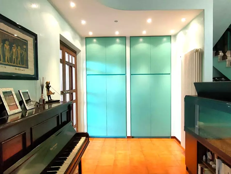 Immagine 4 di Villa in vendita  a Massa