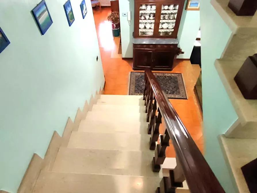 Immagine 12 di Villa in vendita  a Massa