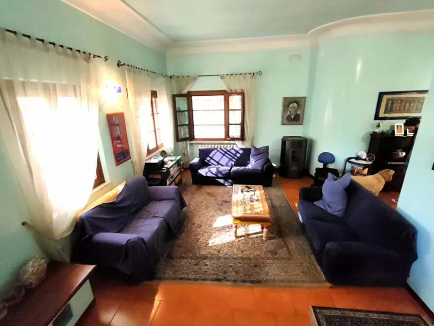 Immagine 5 di Villa in vendita  a Massa