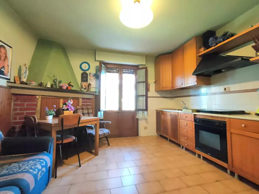 Immagine 9 di Villa in vendita  a Massa