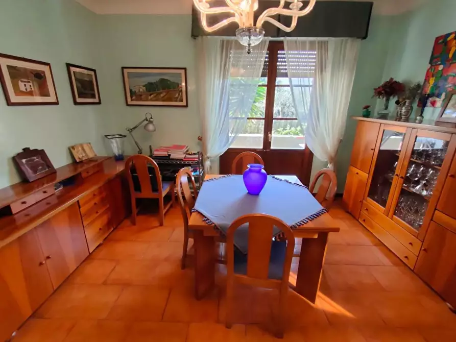 Immagine 21 di Villa in vendita  a Massa