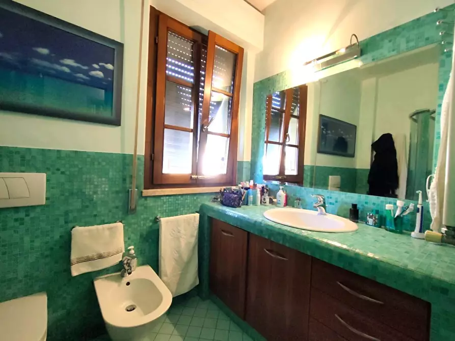 Immagine 17 di Villa in vendita  a Massa