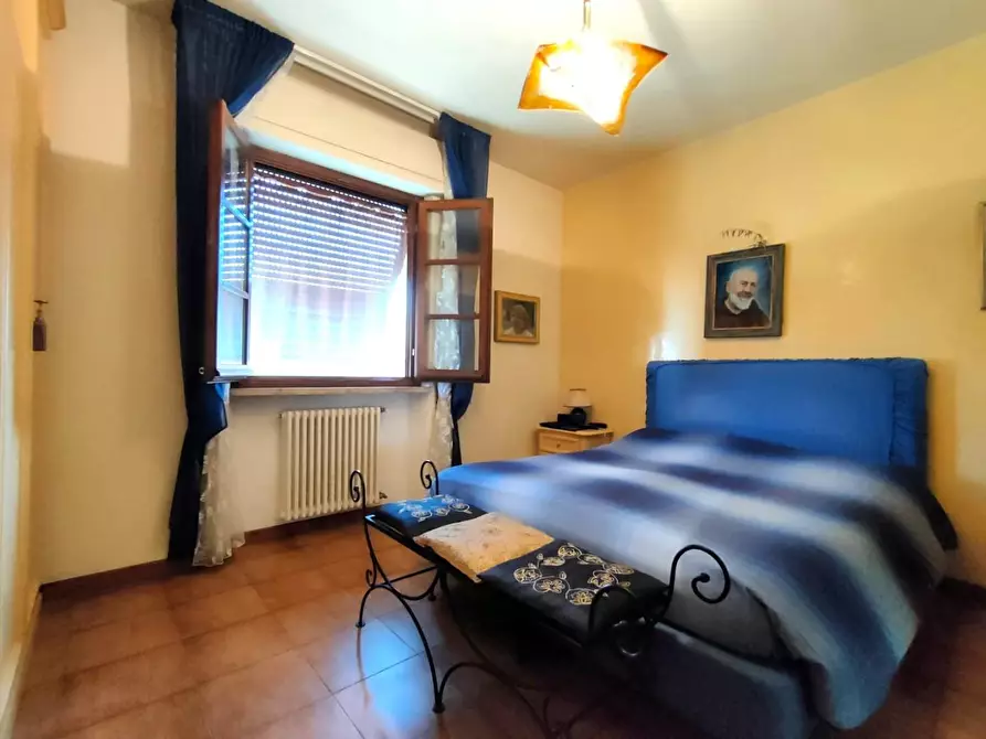 Immagine 27 di Villa in vendita  a Massa