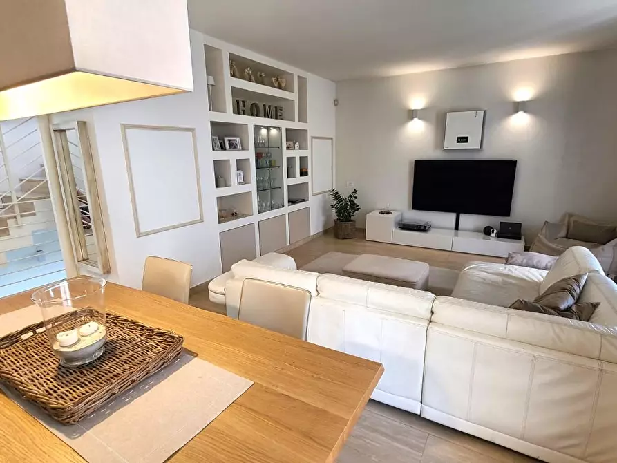 Immagine 5 di Villa in vendita  a Pietrasanta