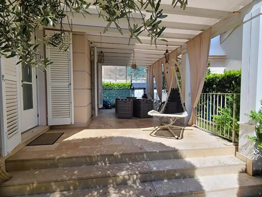 Immagine 4 di Villa in vendita  a Pietrasanta