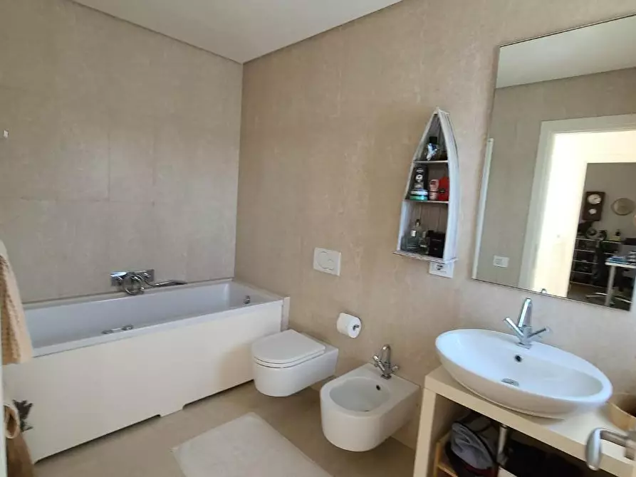 Immagine 21 di Villa in vendita  a Pietrasanta