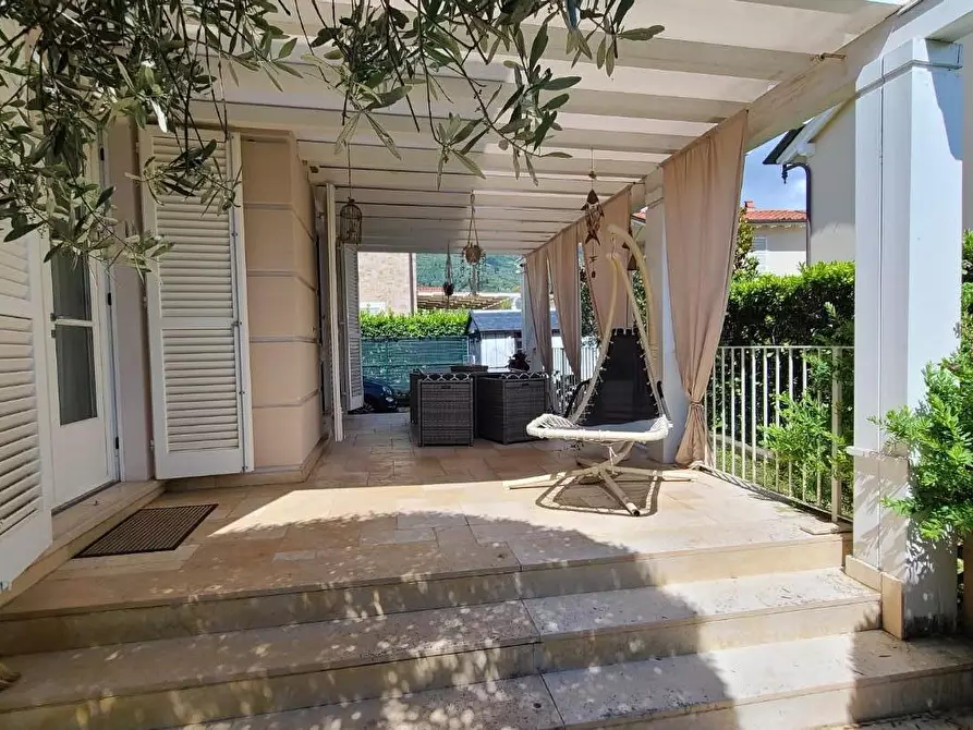 Immagine 3 di Villa in vendita  a Pietrasanta