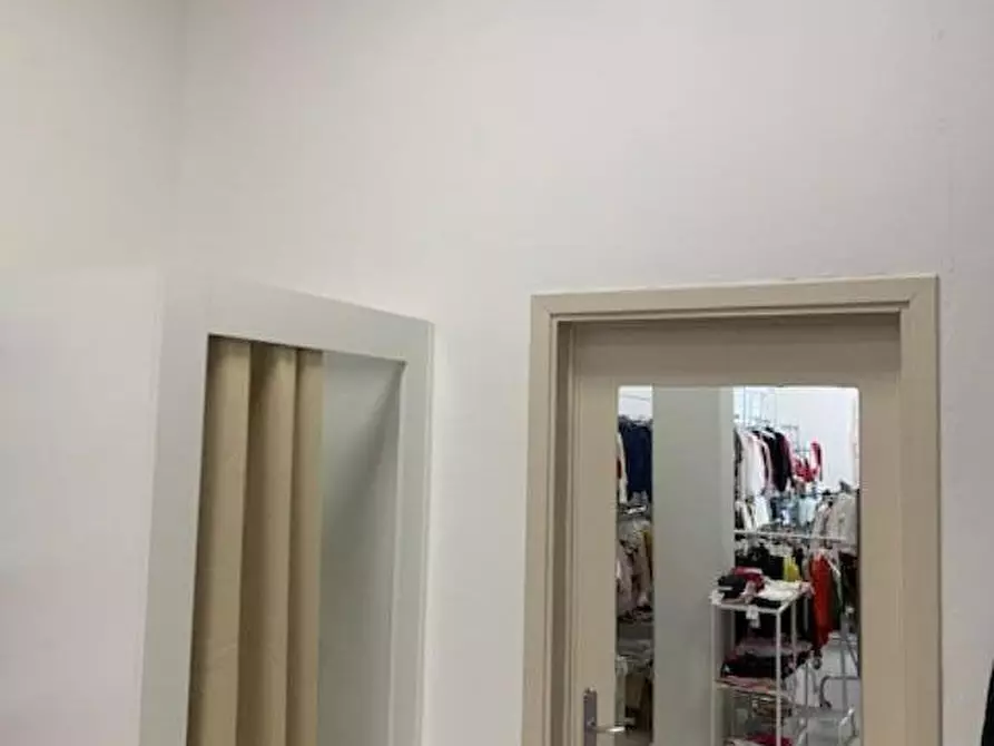 Immagine 9 di Locale commerciale in vendita  a Cecina