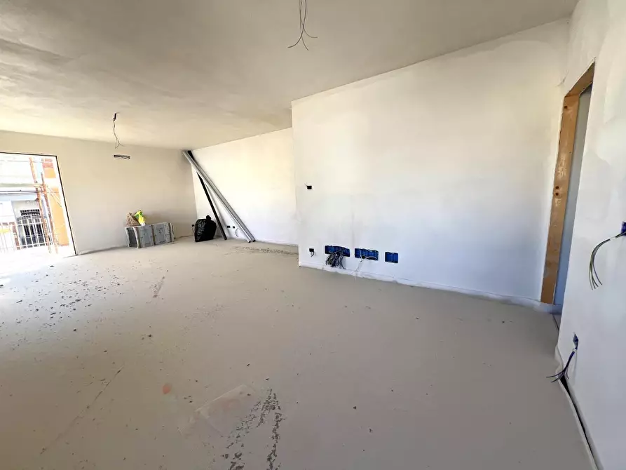 Immagine 3 di Casa trifamiliare in vendita  a Cascina