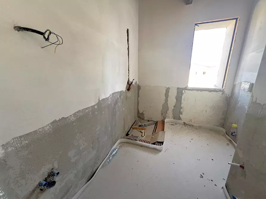 Immagine 10 di Casa trifamiliare in vendita  a Cascina