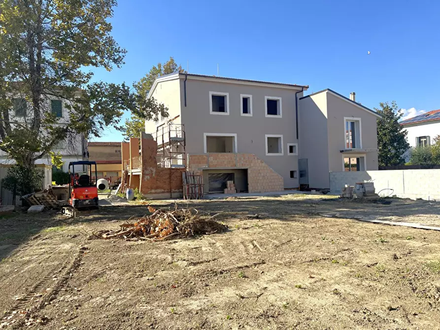 Immagine 1 di Casa trifamiliare in vendita  a Cascina