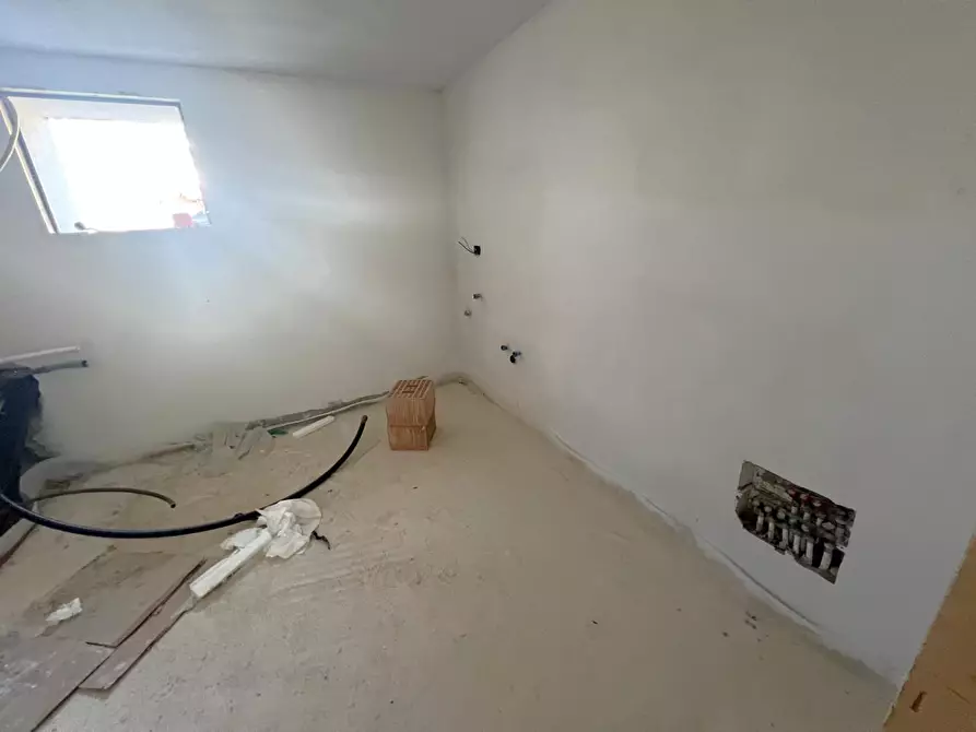 Immagine 12 di Casa trifamiliare in vendita  a Cascina