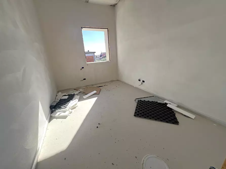 Immagine 8 di Casa trifamiliare in vendita  a Cascina