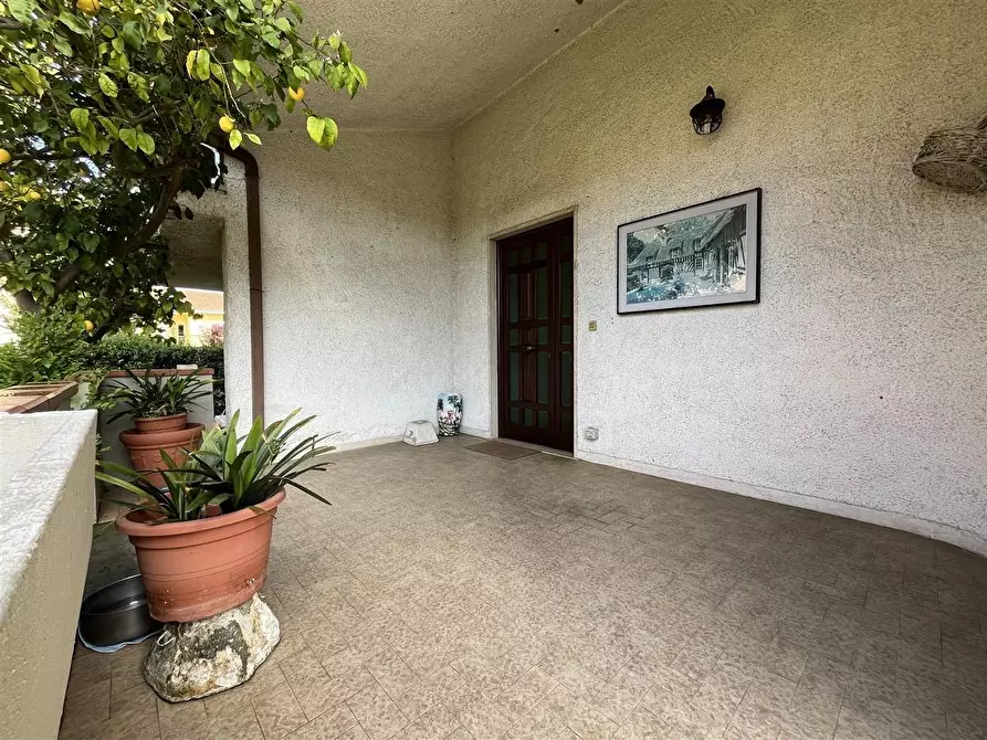 Immagine 3 di Villa in vendita  a Massa