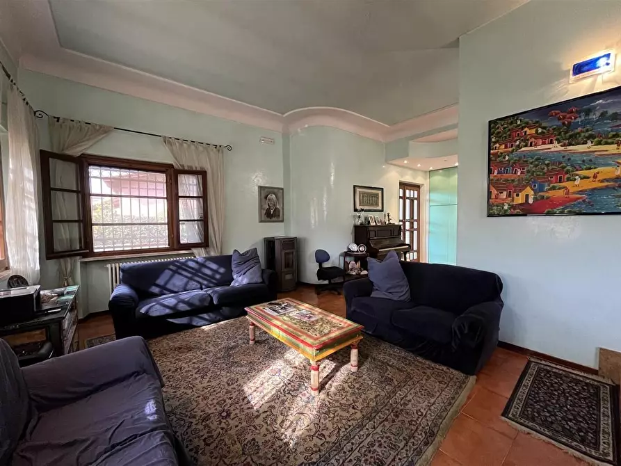 Immagine 6 di Villa in vendita  a Massa