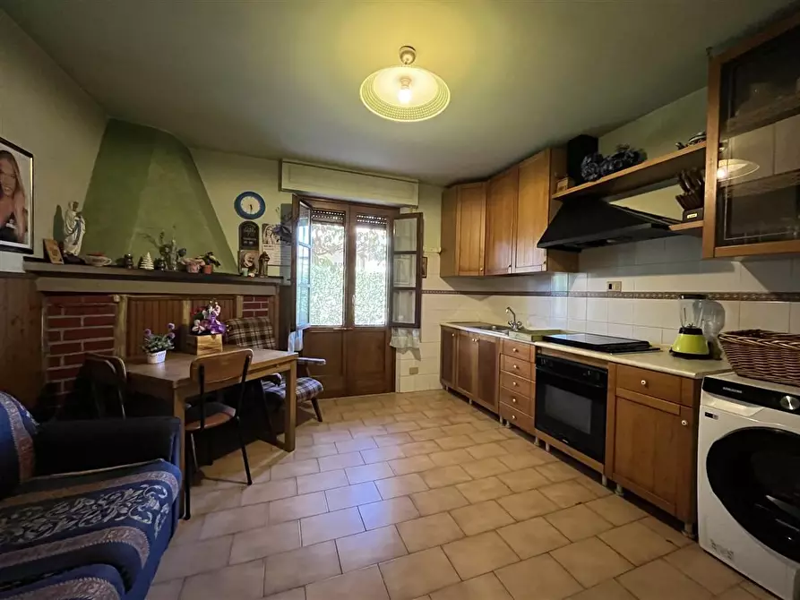 Immagine 12 di Villa in vendita  a Massa