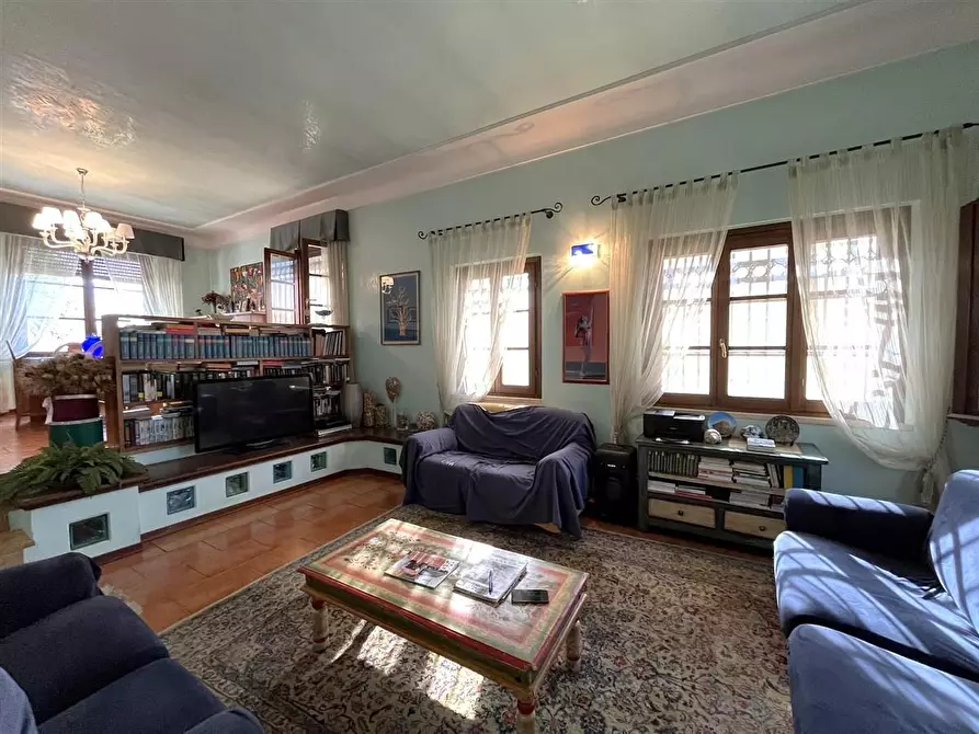 Immagine 4 di Villa in vendita  a Massa