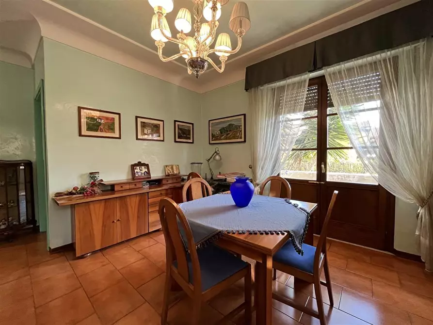 Immagine 5 di Villa in vendita  a Massa