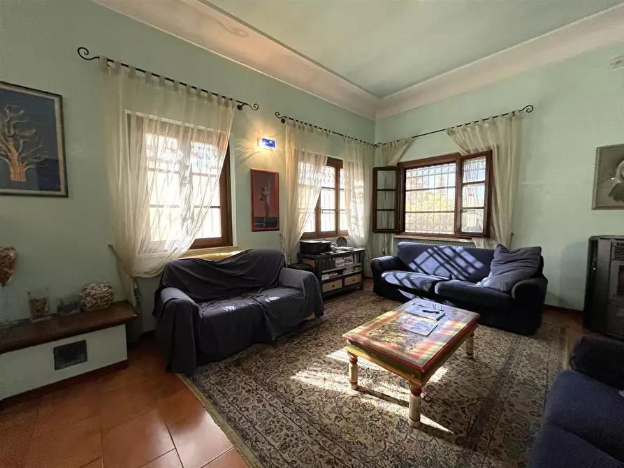 Immagine 7 di Villa in vendita  a Massa