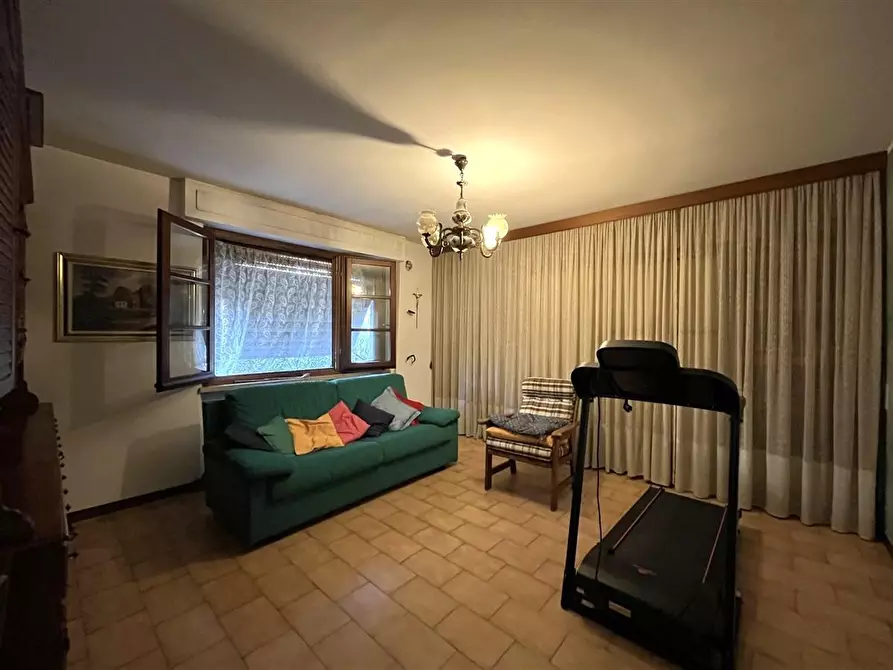 Immagine 13 di Villa in vendita  a Massa