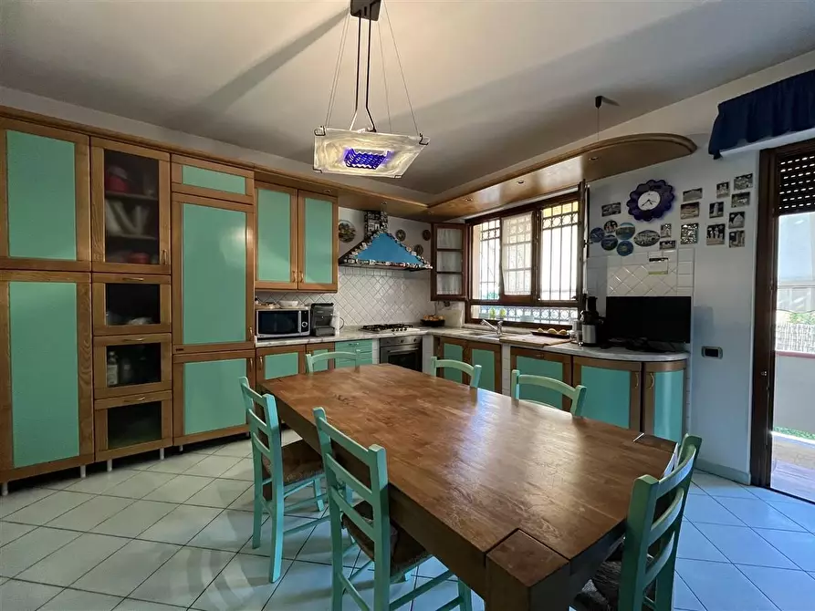 Immagine 8 di Villa in vendita  a Massa