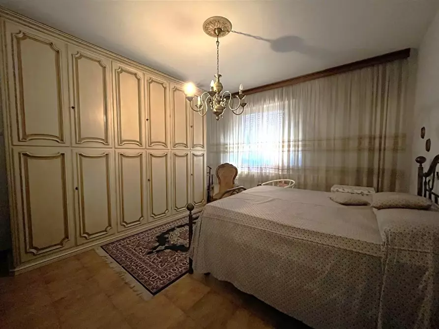 Immagine 17 di Villa in vendita  a Massa