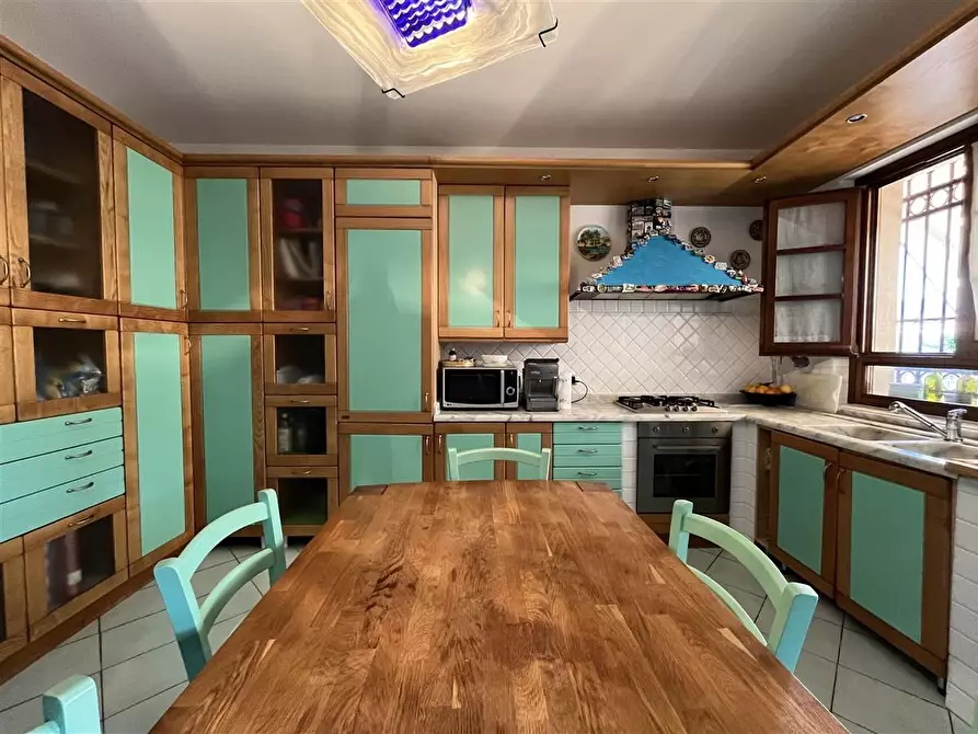 Immagine 10 di Villa in vendita  a Massa