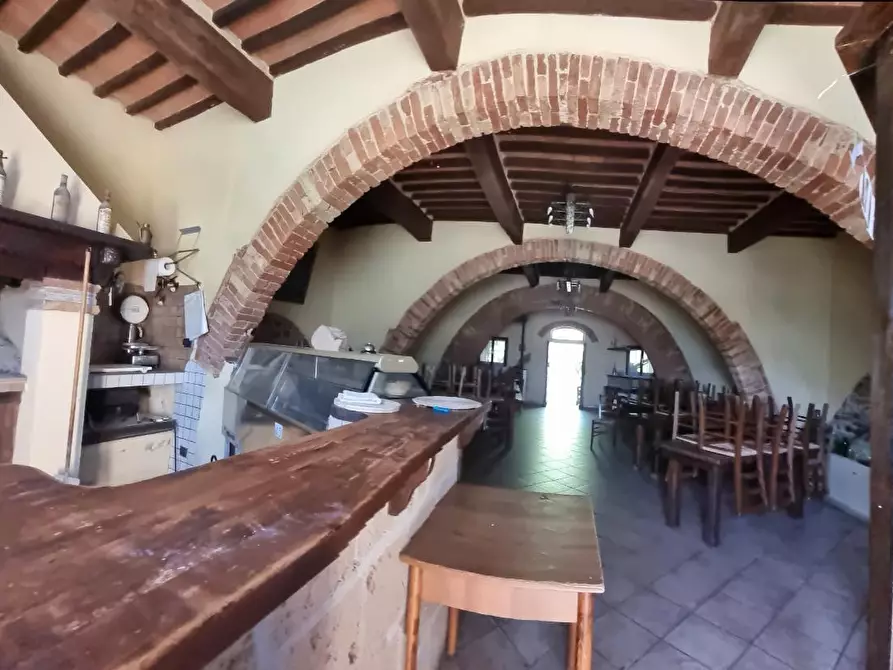 Immagine 26 di Locale commerciale in vendita  a Collesalvetti