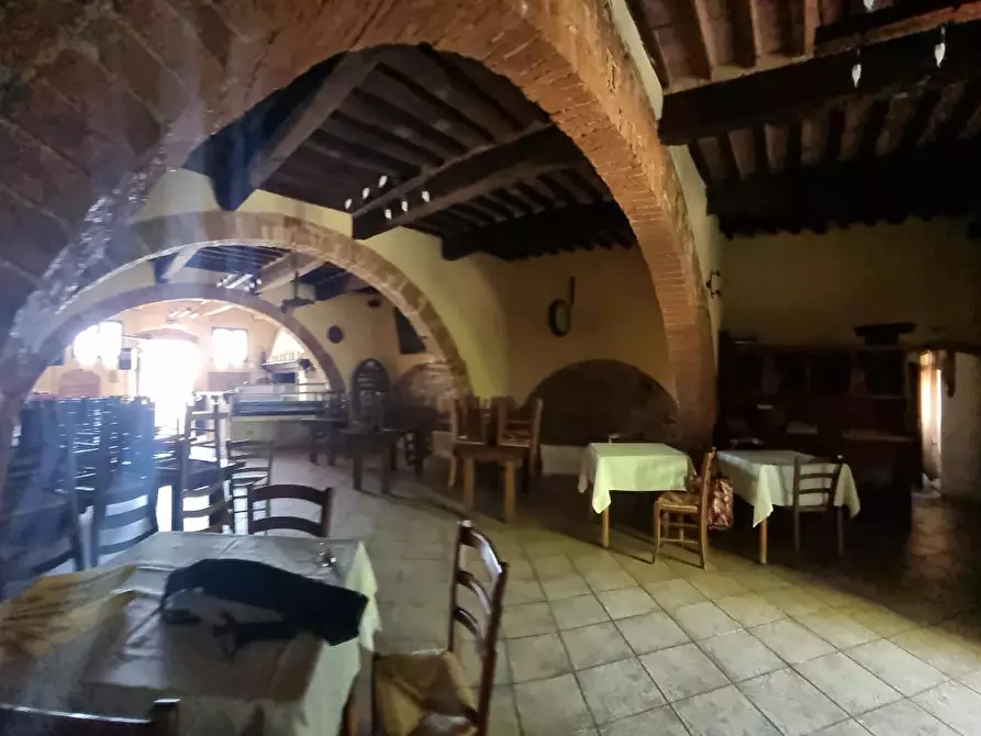 Immagine 14 di Locale commerciale in vendita  a Collesalvetti