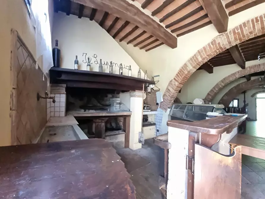 Immagine 22 di Locale commerciale in vendita  a Collesalvetti