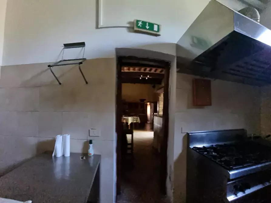 Immagine 12 di Locale commerciale in vendita  a Collesalvetti