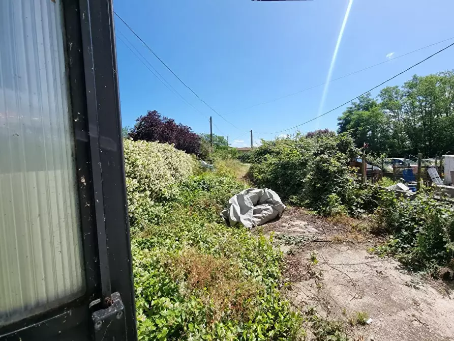 Immagine 21 di Locale commerciale in vendita  a Collesalvetti