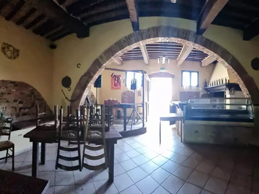 Immagine 19 di Locale commerciale in vendita  a Collesalvetti