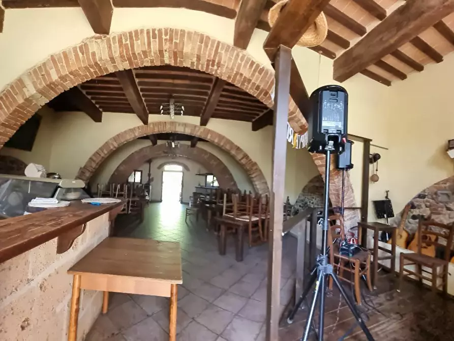 Immagine 25 di Locale commerciale in vendita  a Collesalvetti