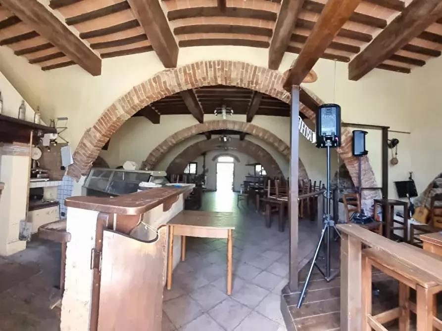 Immagine 23 di Locale commerciale in vendita  a Collesalvetti