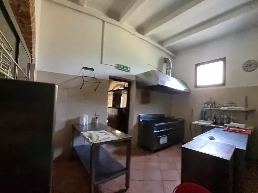 Immagine 11 di Locale commerciale in vendita  a Collesalvetti