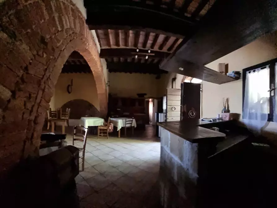 Immagine 13 di Locale commerciale in vendita  a Collesalvetti