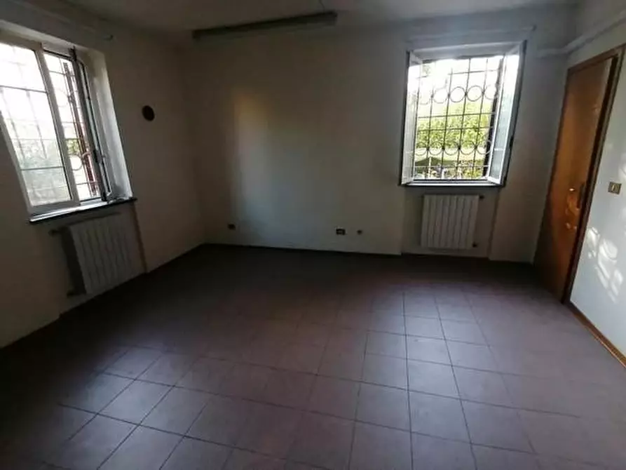 Immagine 8 di Ufficio in affitto  a Lucca