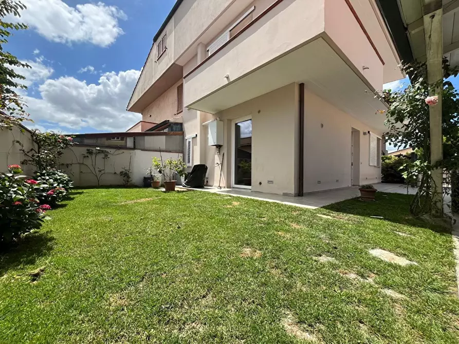 Immagine 36 di Casa bifamiliare in vendita  a Pontedera